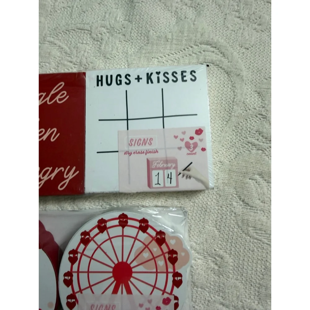 Target Bullseye Valentine's Day small tray signs One Size Red Pink